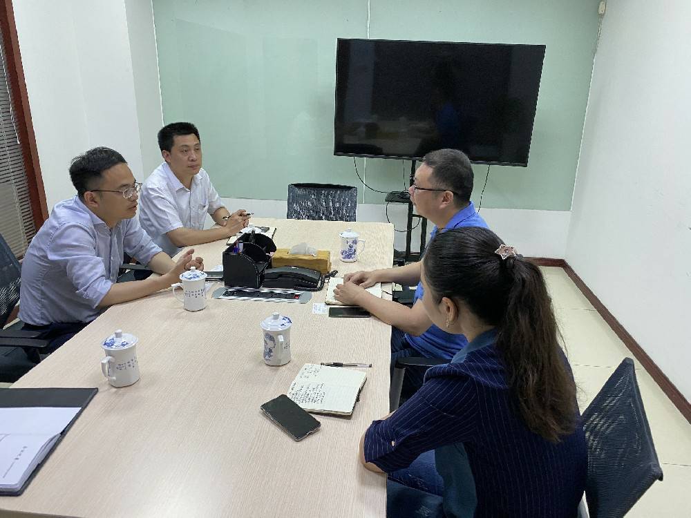 无锡市工信局领导来兰州振宇大数据处理有限公司科技开展“三联三解”活动